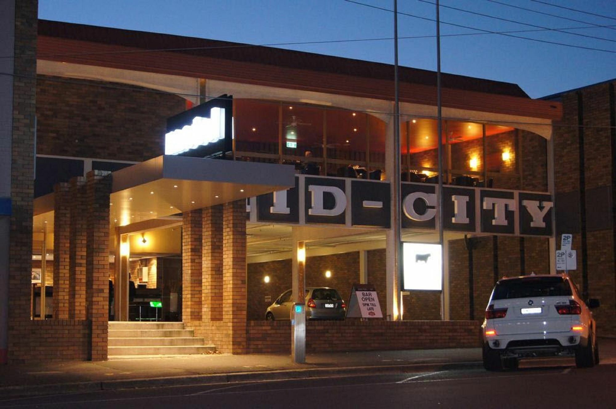 Mid City 巴拉兰特 外观 照片